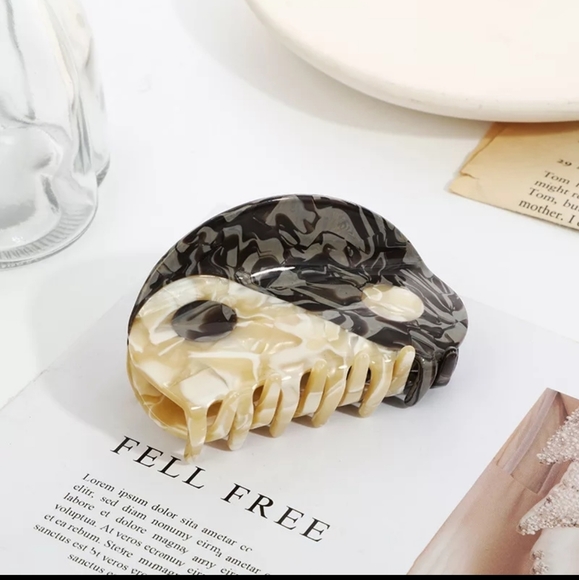 NWT Yin Yang Hair Claw - Picture 7 of 7